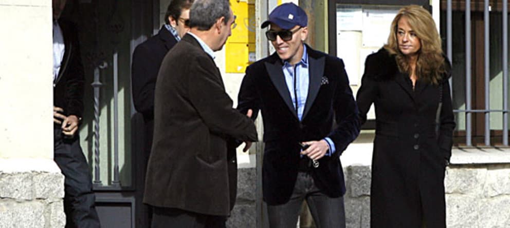 ¡Impone su moda! Cerca del 80% de los trajes de gala o cóctel que la reina Letizia lleva son diseños del modisto brasileño.