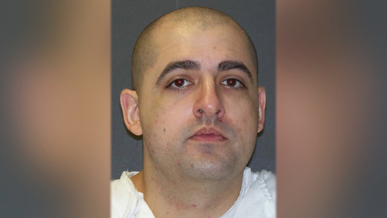 <b>Juan Edward Castillo: </b>Fue ejecutado el 16 de mayo de 2018 en la prisión de Huntsville, Texas, luego de años de asegurar que era inocente. El reo
<b> había estado en pabellón de la muerte en Polunsky, Texas, los últimos 12 años de su vida</b>, tras ser 
<b><a href="https://www.univision.com/dallas/kuvn/noticias/pena-de-muerte/texas-ejecuta-a-un-hispano-que-paso-12-anos-en-el-pabellon-de-la-muerte">sentenciado a la pena máxima por matar en 2003 a Tommy García Jr., un joven rapero de San Antonio</a></b> a quien él y otros cómplices planearon robar. Su ejecución fue postergada tres veces en un año.
<br>
<br>
<b>Últimas palabras: "</b>A todos los que estuvieron siempre conmigo, ustedes saben a quienes me refiero, los veo en el otro lado"