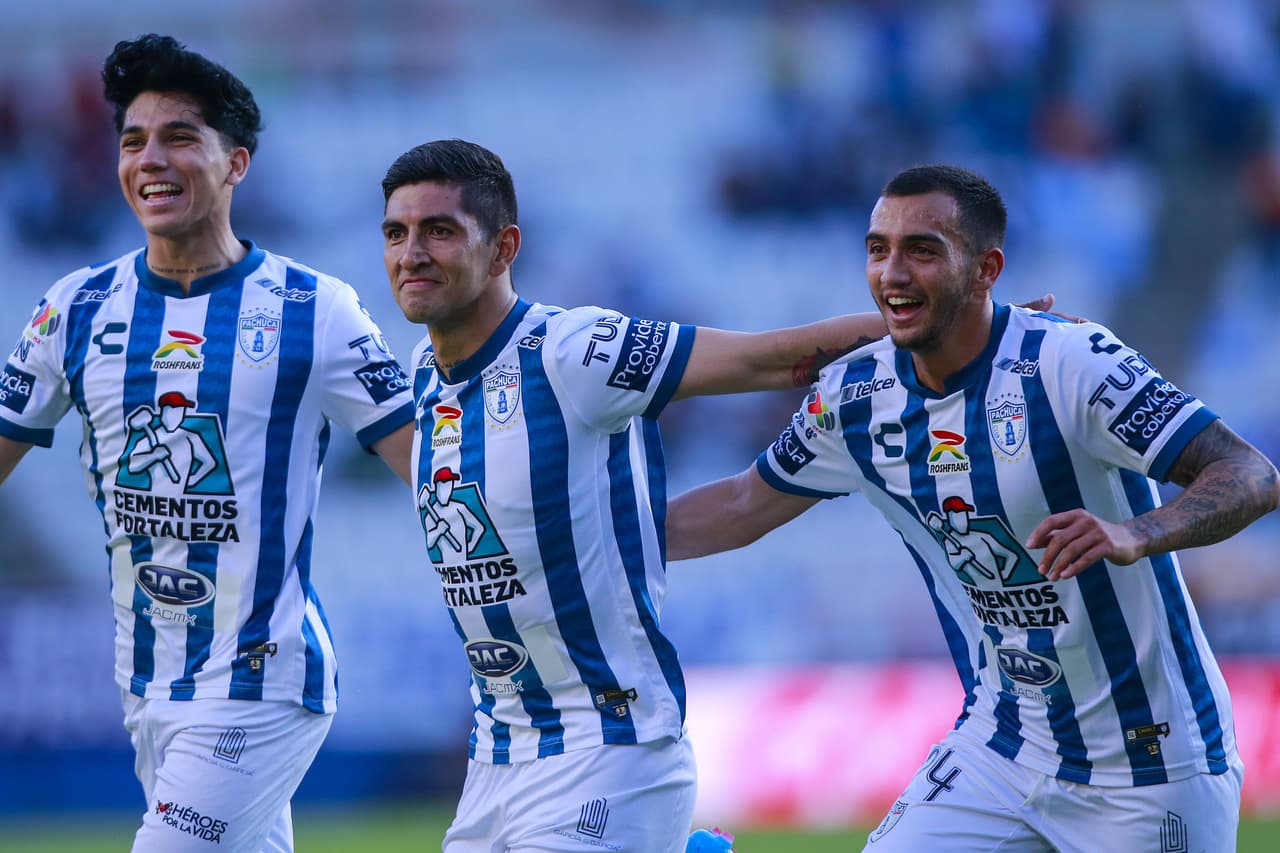 Los Tuzos jugaron mejor los dos tiempos en la cancha del Hidalgo y en 10 minutos abrieron el marcador con una jugada a balón parado que el ‘Pocho’ Guzmán se encargó de meter con la frente.
