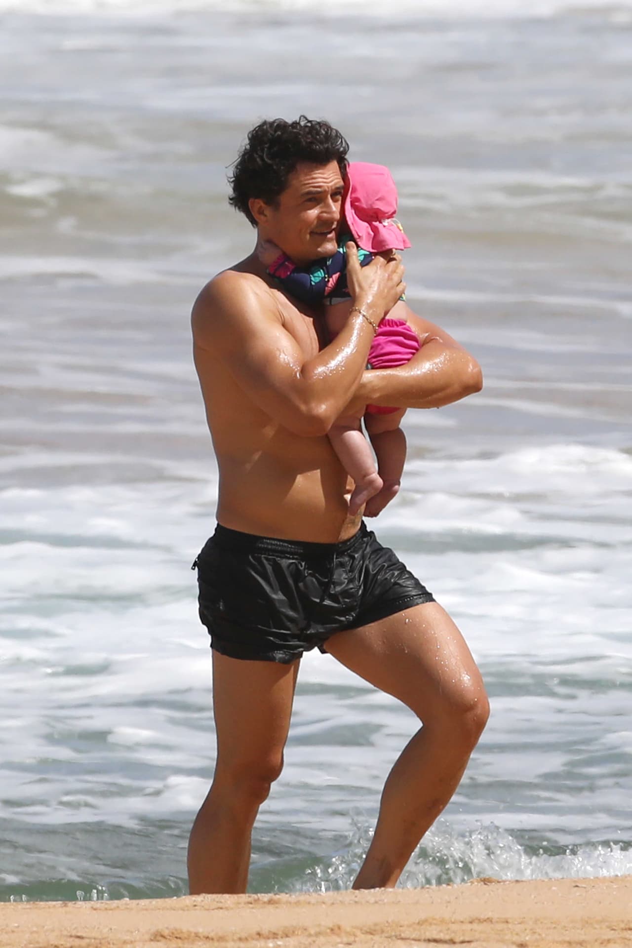 A 6 meses de haber recibido a la pequeña Daisy, el actor de 44 años respondió a algunas preguntas rápidas para el 
<a href="https://www.theguardian.com/lifeandstyle/2021/mar/20/orlando-bloom-the-closest-ive-come-to-death-i-fell-from-a-fourth-floor-window" target="_blank">diario británico The Guardian</a> e hizo una revelación de su vida sexual tras convertirse en padre por segunda ocasión.