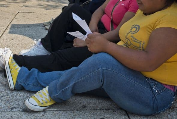 El estudio monitoreó a 12 hombres y 10 mujeres con sobrepeso de unos 57 años. Todos acudieron en ayuno y se les indicó consumir dos o tres comidas diarias de acuerdo con la etapa del experimento.