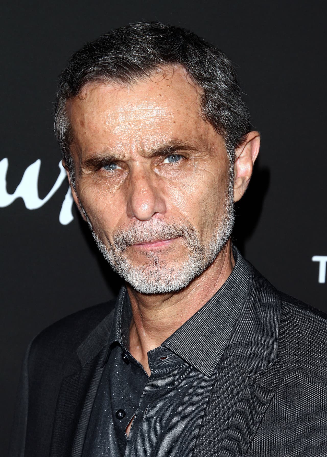 El actor compartió el amoroso mensaje en un par de fotografías, una es de la imagen de la Virgen Morena, mientras que la otra es de su madre.
<br>