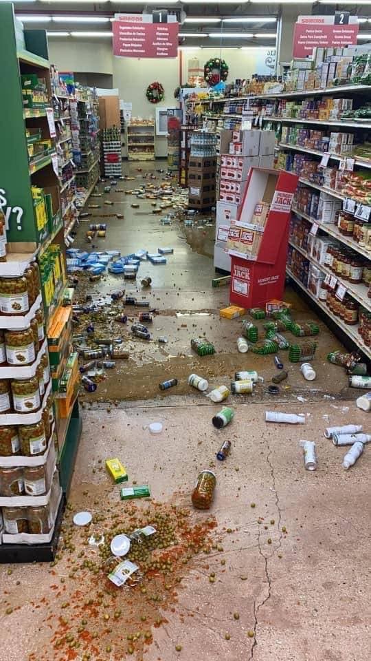 El supermercado “Selectos” en San Sebastián, resultó también afectado.