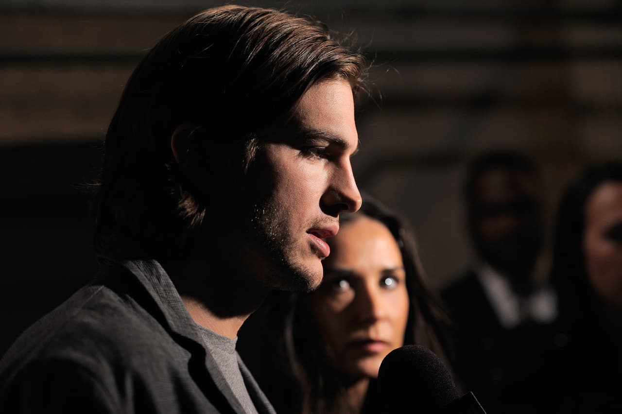 En la publicación, la actriz confiesa que 
<b><a href="https://www.univision.com/radio/el-bueno-la-mala-y-el-feo/demi-moore-acuso-a-ashton-kutcher-de-presionarla-para-cumplirle-una-fantasia-sexual-video" target="_blank">sufrió un aborto y la traición</a></b> de Ashton Kutcher.