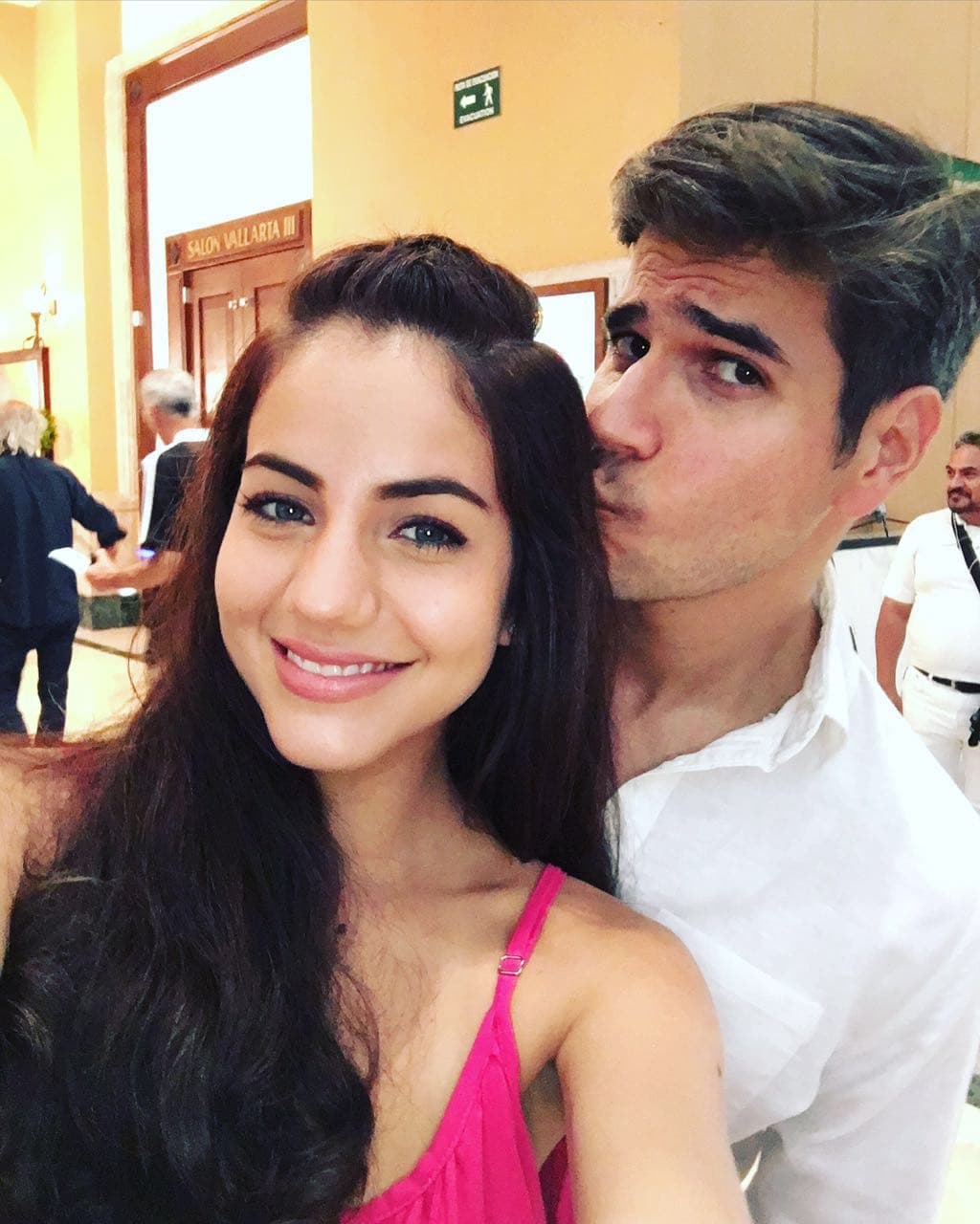 Mientras disfrutamos a Daniel y Ela en la novela, nuestros queridos protagonistas nos regalan una selfie.