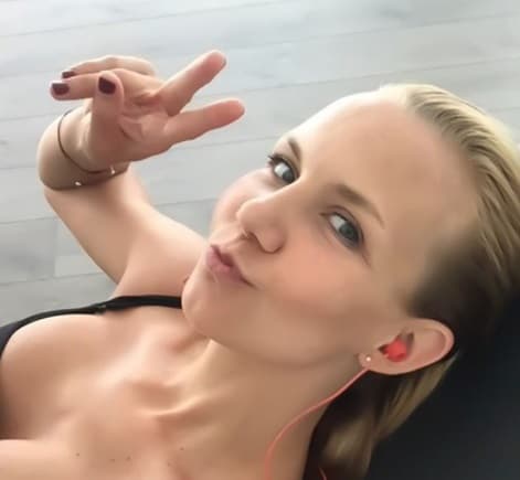 En octubre de 2019, Michelle Vieth declaró en el programa 
<b>'<a href="https://www.youtube.com/watch?v=YvnI8sfFn2c&feature=emb_logo" target="_blank">De primera mano</a>' </b>que continuaba el 
<b>proceso de divorcio y la pelea por la patria potestad</b> de sus hijos menores
<b> <a href="https://www.univision.com/famosos/michelle-vieth-se-divirtio-junto-a-sus-hijos-en-el-zoologico-y-hasta-poso-con-una-piton-fotos">Christian (5 años) y Selika (3)</a>.</b>