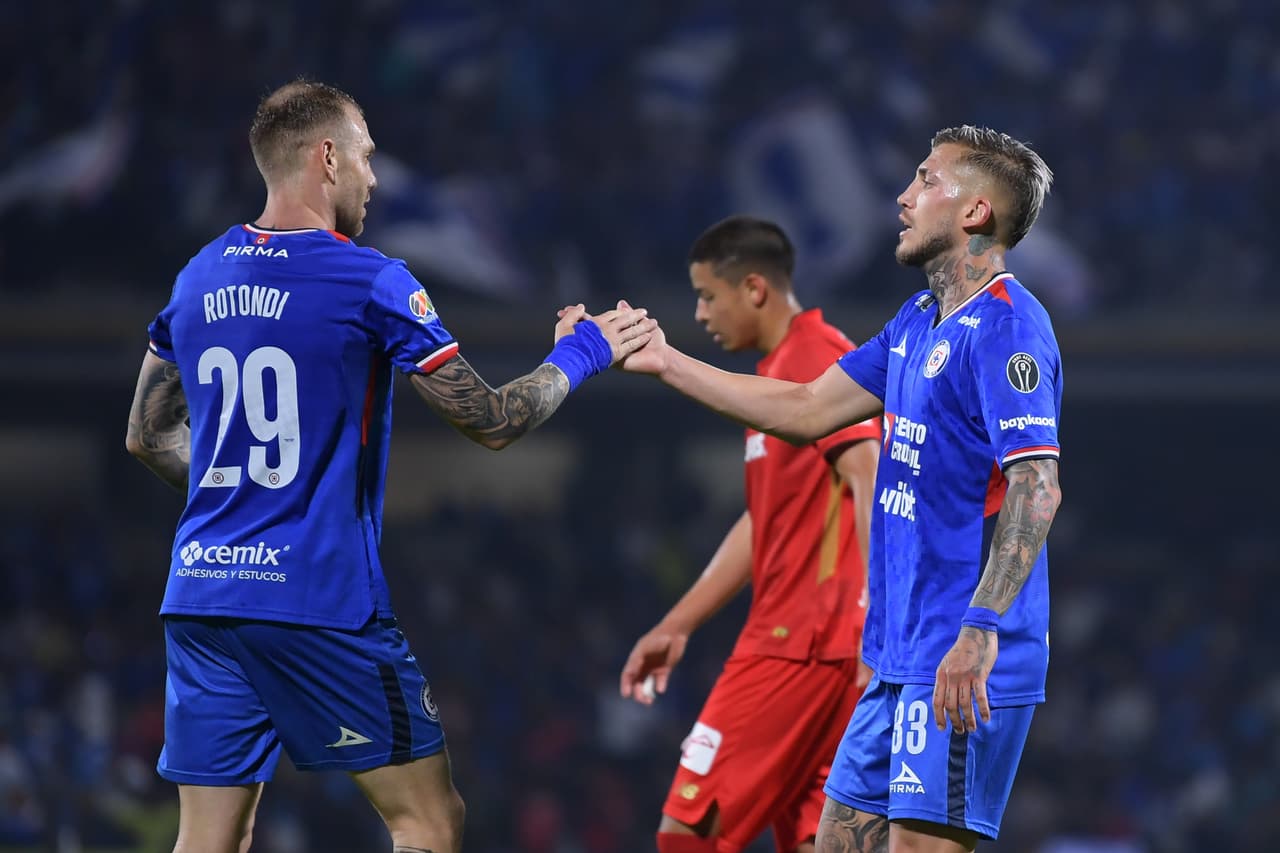 Cruz Azul amarra a una de sus piezas claves en la defensa