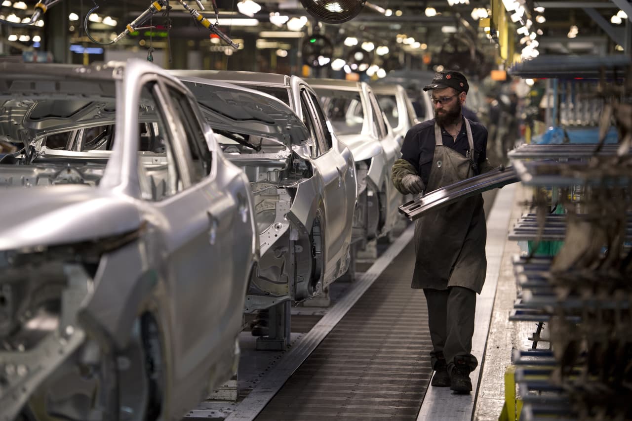 <h3 class="cms-h3-H3"><b>Indetenible.</b></h3>
<br>La industria automotriz fabrica cerca de 
<b>165,000 automóviles por día</b>.