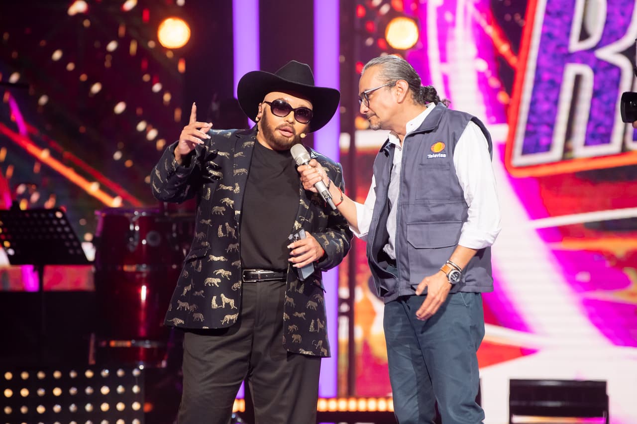 En esta disciplina también hubo sorpresa y estuvo a cargo de la India Yuridia, quien llegó disfrazada como 'Lupindio Rivera' y se ganó los aplausos de todo el público por su simpatía.