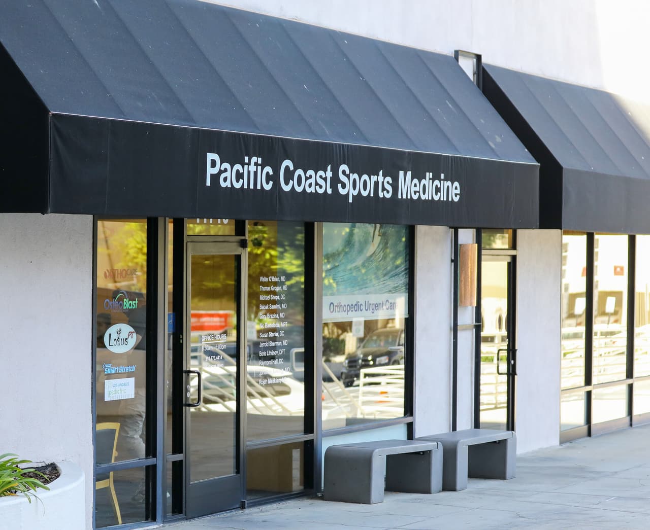 El actor de 
<a href="https://www.vix.com/es-es/detail/video-4197210?utm_medium=internal_referral&utm_source=univision&utm_campaign=breaking_news&utm_content=ed_entertainment&utm_term=slideshow" target="_blank">Going All The Way, película que puedes ver gratis aquí en ViX</a>, llevó a Samuel a Pacific Coast Sports Medicine, clínica especializada en ortopedia regenerativa. 
<br>