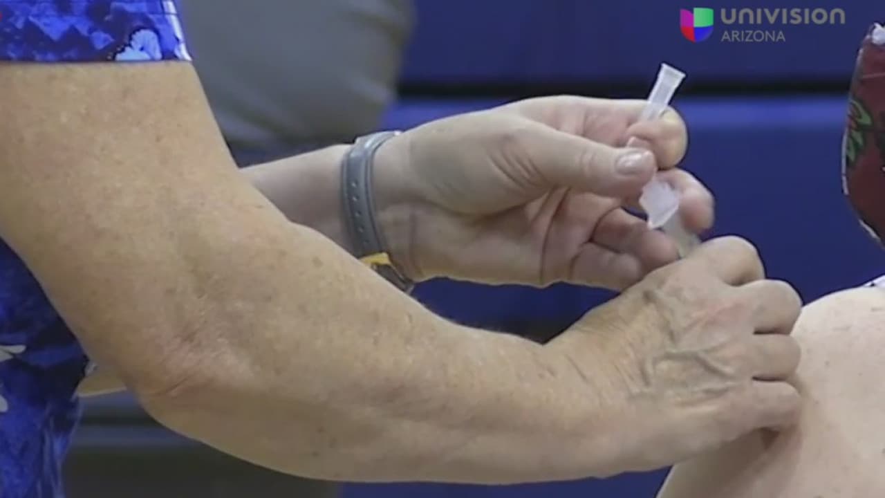 <b>Pese a ser una de las comunidades más afectadas por la pandemia, los hispanos son uno de los grupos menos inmunizados.</b>
<br>