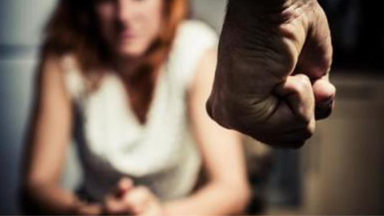 ¿Solicitar y recibir ayuda por violencia doméstica afecta el estatus migratorio de las víctimas?