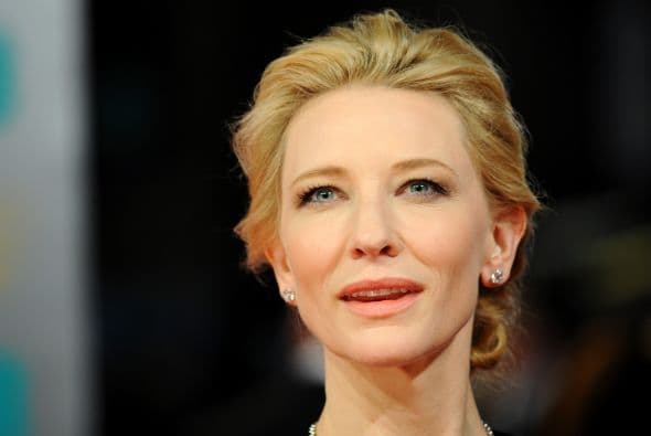 Tiene tres hijos y un matrimonio estable desde hace casi 16 años con el dramaturgo Andrew Upton, sin duda, una mujer dedicada a la familia.