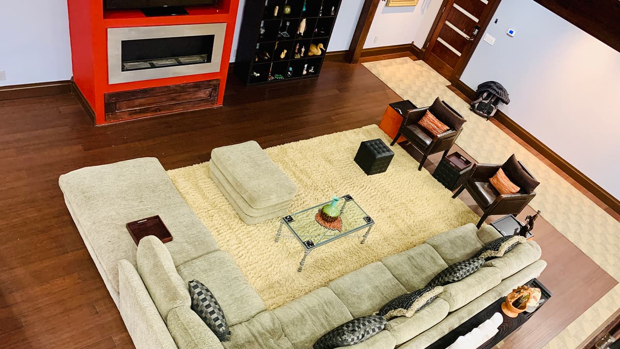 Drabek jugó con los estilos de los departamentos y cada uno es diferente al otro.