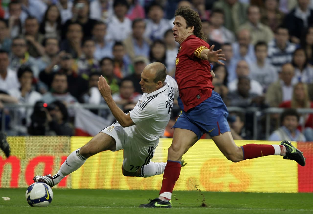 Quedaban cinco jornadas para concluir la temporada. Barcelona era líder y aventajaba al Real Madrid por cuatro unidades.