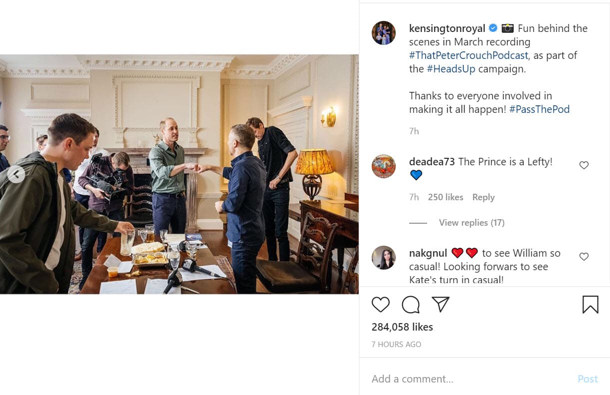 Ahí platicó con la exestrella del fútbol Peter Crouch, con quien habló de diversos temas, entre ellos
<b><a href="https://www.univision.com/famosos/el-principe-george-es-identico-a-su-tio-james-middleton-y-tomo-7-anos-saberlo-porque-habia-algo-oculto-video" target="_blank">su hijo George. </a></b>
<br>