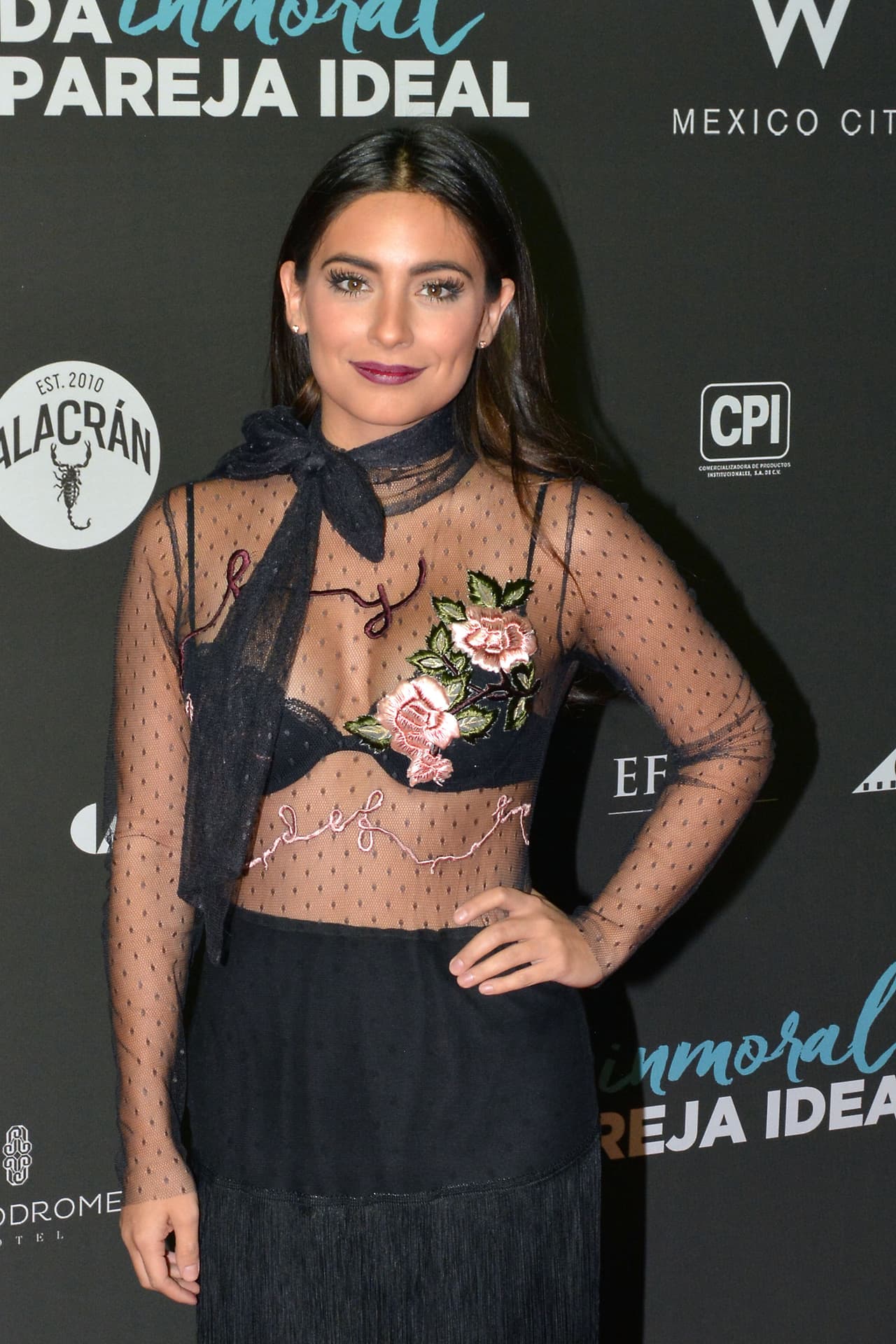 Aunque se tomará un tiempo para descansar, la protagonista de 'Corazón indomable' reiteró su entusiasmo por dirigir un cortometraje en México, pues en Estados Unidos ya pudo vivir esa experiencia.
<br>
<br>