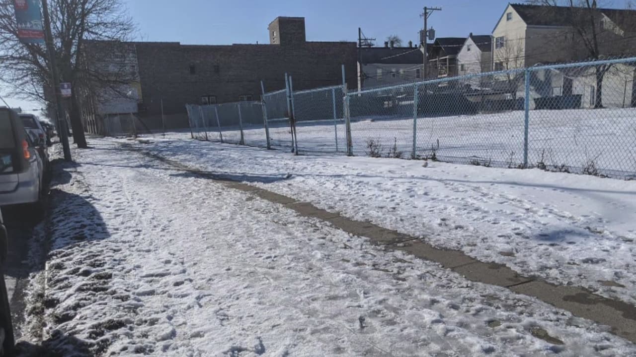 Ordenan revisar calles del Distrito 15 para multar a quienes no han removido la nieve de las banquetas