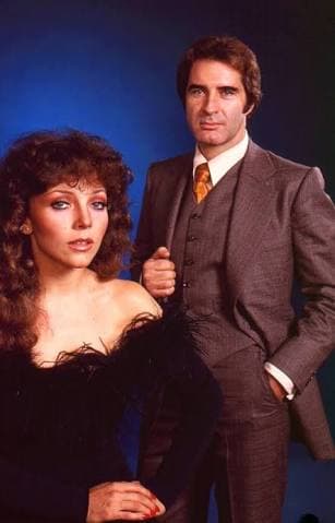 '
<b>Los ricos también lloran' </b>
<br>Esta telenovela mexicana de 1979 tenía como protagonistas a 
<a href="https://www.univision.com/famosos/galilea-montijo-celebra-su-aniversario-de-bodas-con-el-apapacho-de-veronica-castro-tras-la-muerte-de-su-padre-video">Verónica Castro</a> y Rogelio Guerra. Contaba la historia de Mariana, una mujer sin educación ni modales que se enamora de Luis Alberto, un joven adinerado. Tuvo tanto éxito, que se transmitió en varios países.