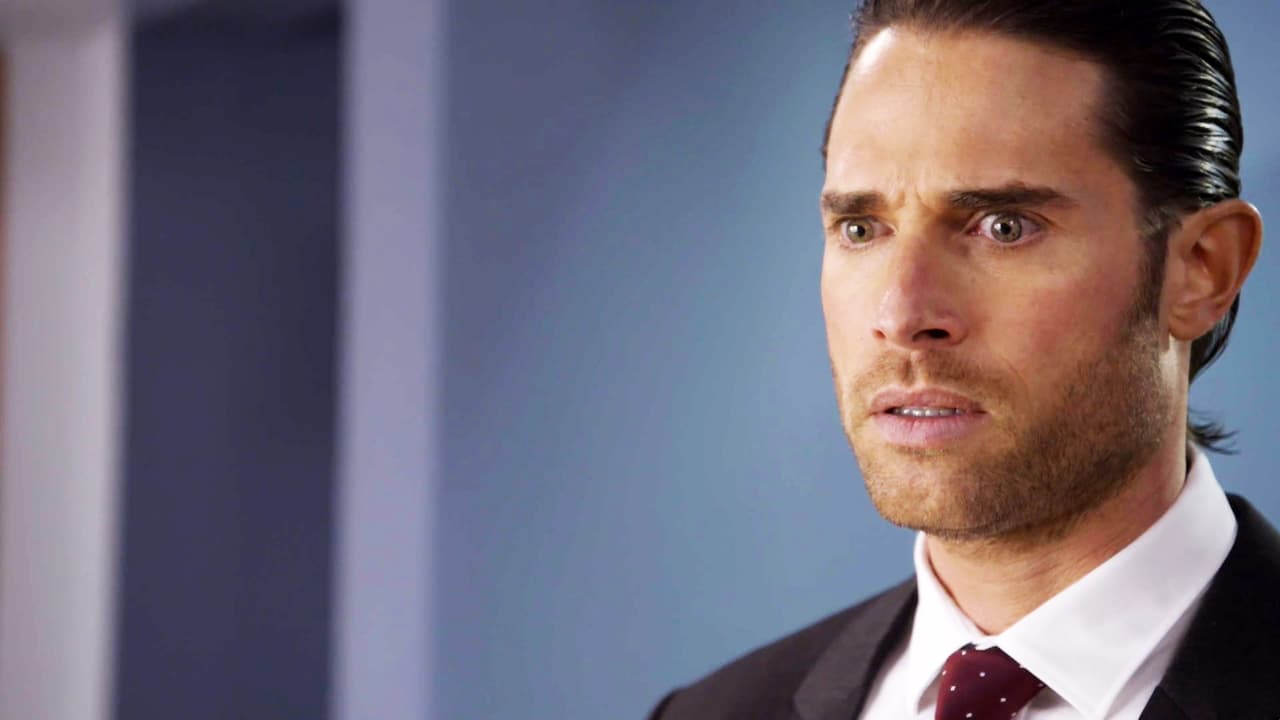 Dio vida a 'Marcelo Salvaterra', un hombre muy atractivo que sufrió un terrible accidente y al perder la memoria se convirtió en 'Santiago García'.