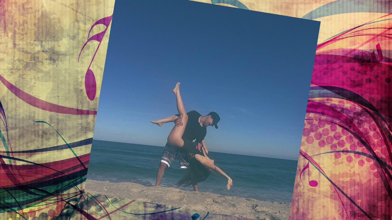 Lo único que sabemos de esta chica es que se llama Cristina Bernal, tiene más de 100 mil seguidores en Instagram y que comparte con Luis su gusto por la naturaleza. Es una chica muy hermosa y bueno, la envidia de todas nosotras. Yeap, we said it!