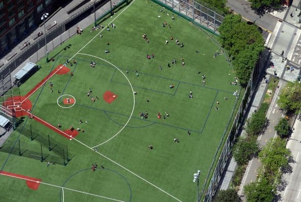 Desde el observatorio también es posible observar un campo de beisbol.