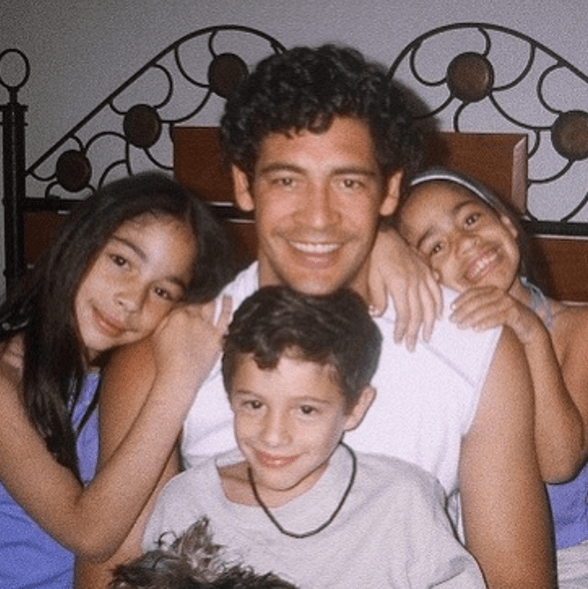 Para Johnny su familia es lo primero, el amor que siente por sus hijos es inmenso.