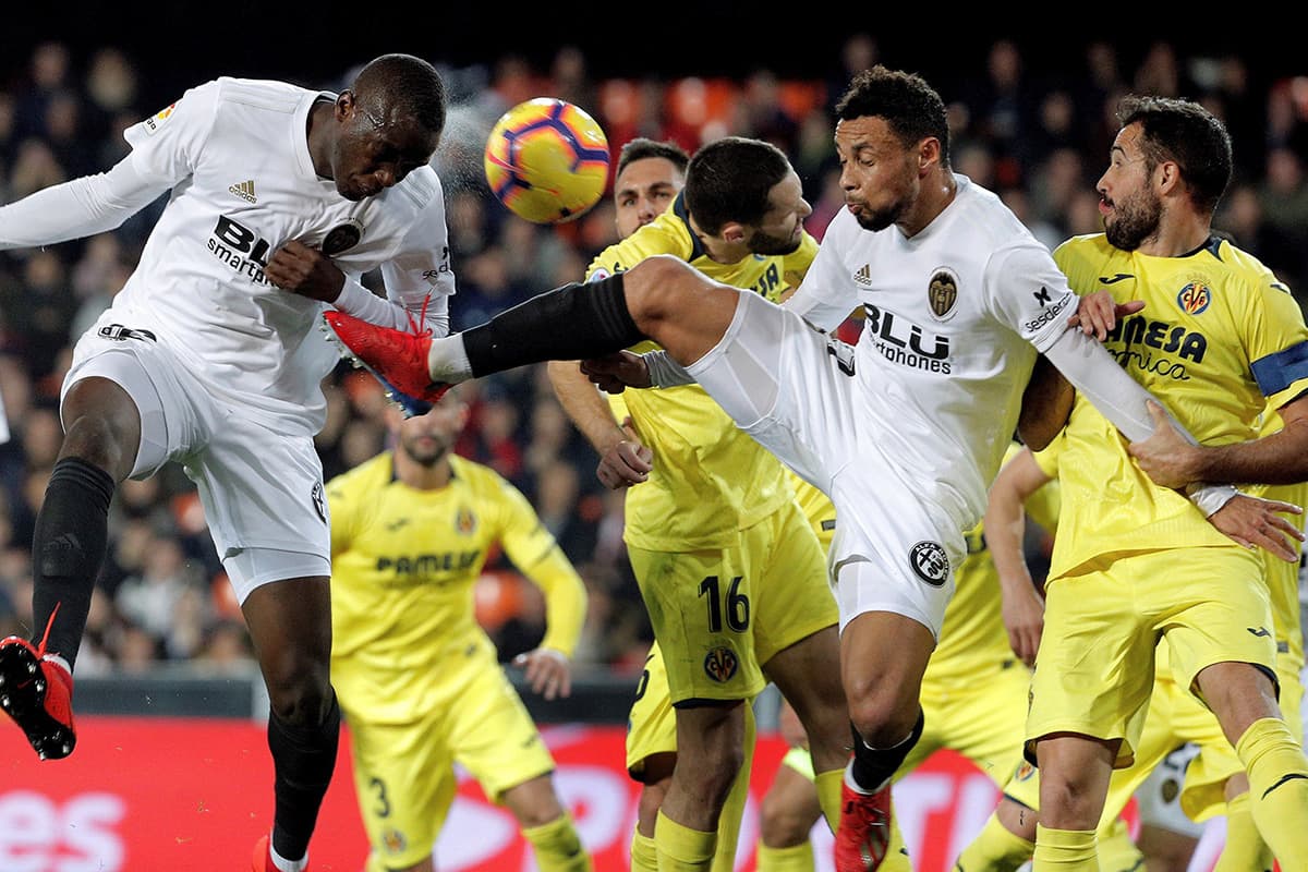 Apenas a los cuatro minutos el Valencia se puso en ventaja gracias al francés de 22 años Mouctar Diakhtaby (izquierda).