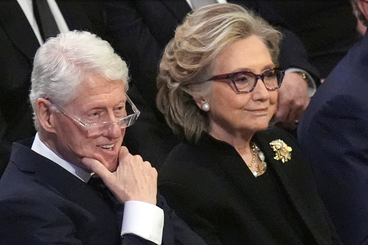 Comité legislativo de EEUU aprueba iniciar proceso contra los Clinton por caso Epstein