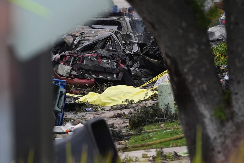 Al amanecer del jueves 22 de mayo, 
<b><a href="https://www.univision.com/local/los-angeles-kmex/una-avioneta-cessna-se-estrella-sobre-tierrasanta-en-san-diego-incendiando-mas-de-una-decena-de-casas" target="_blank">la caída de una avioneta Cessna 550 cerca del vecindario Tierrasanta, en San Diego</a></b>, dejó "múltiples muertos", una decena de viviendas afectadas, al igual que vehículos calcinados.