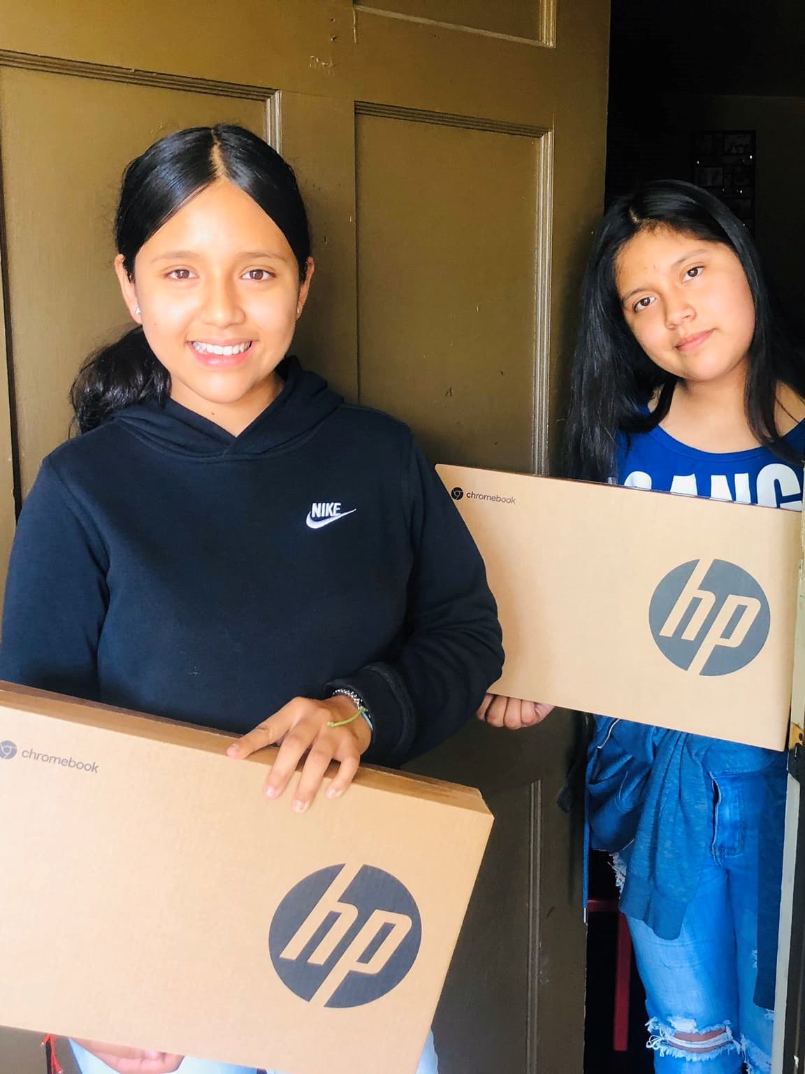 Al hacer una donación, human-I-T se asegura de que se borren todos los datos de tu tecnología para proteger tu seguridad y privacidad. Si quieres más información sobre cómo donar, puedes llamar a la línea de atención en español de human-I-T: 888-268-3921.
<br>