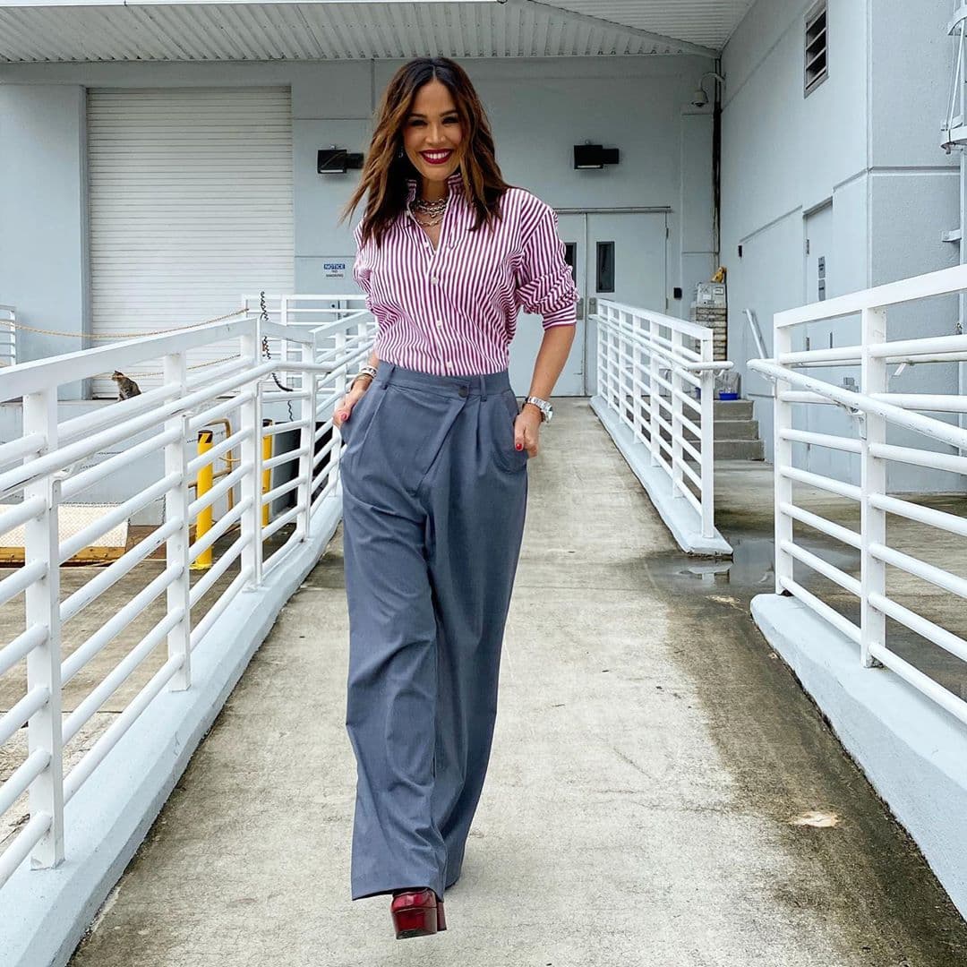 Karlita Martínez lució el cabello con una textura justo entre los rizos y el lacio, que le queda perfecto con el tamaño de su melena y que combinó con un look increíble para otoño.