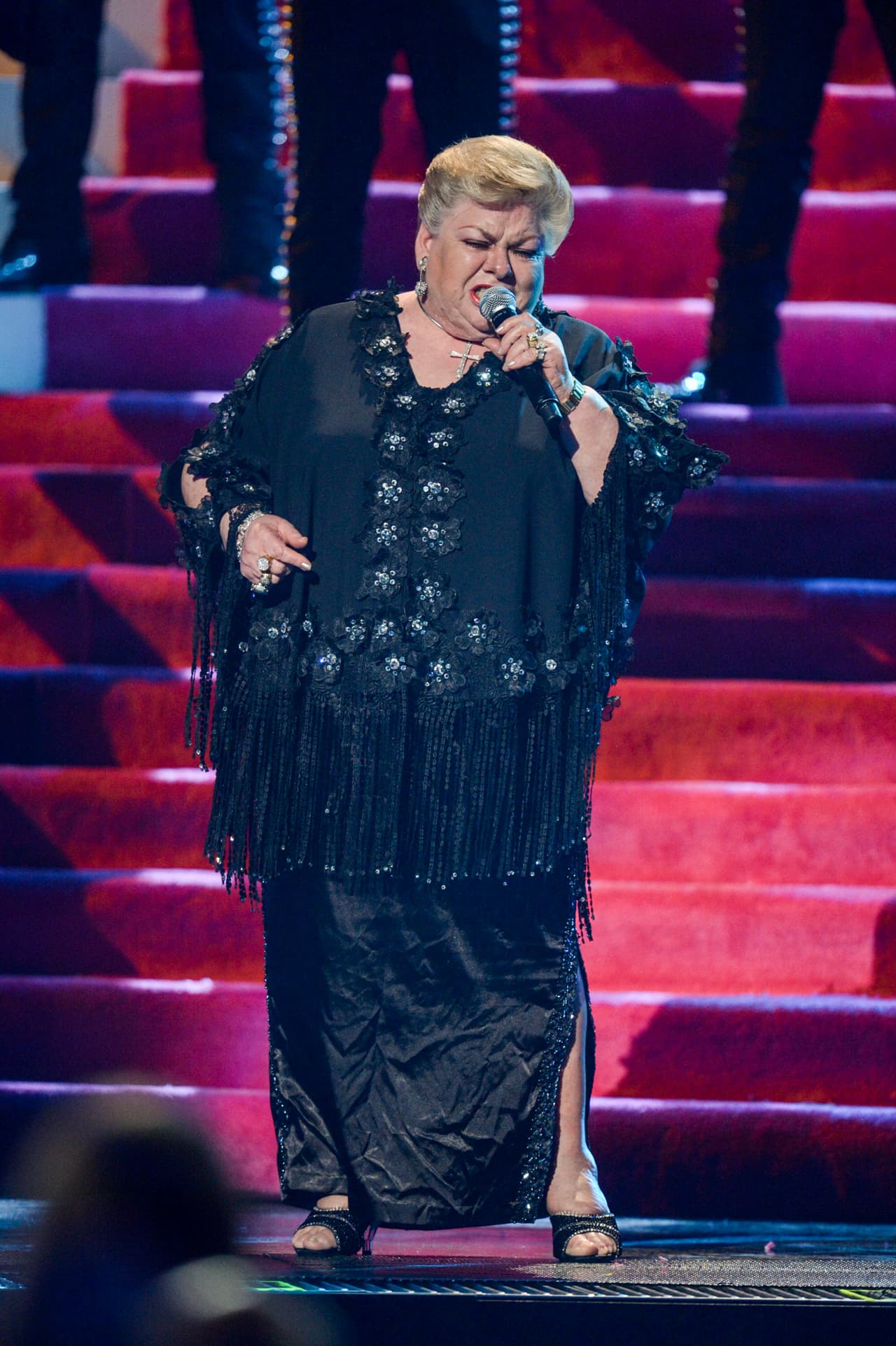 Entre lágrimas Paquita interpretó sus grandes éxitos en Premio Lo Nuestro 2016.