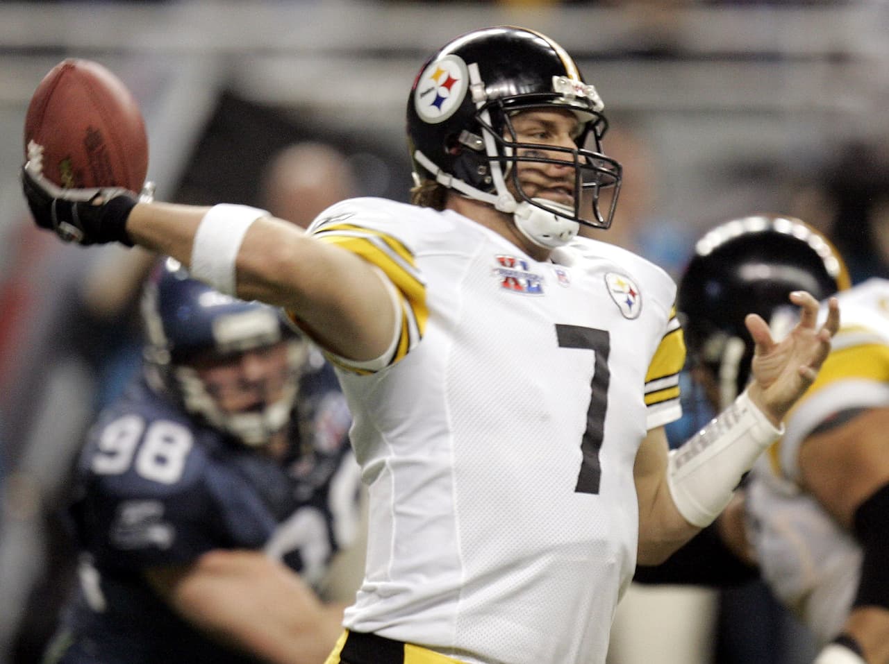 2. Ben Roethlisberger, Pittsburgh Steelers | Arrancó el Super Bowl XL como titular a los 23 años y 340 días. Apenas lanzó para 123 yardas, completó 9 de 21 pases. Tuvo dos INT. Steelers 21-10 Seahawks.