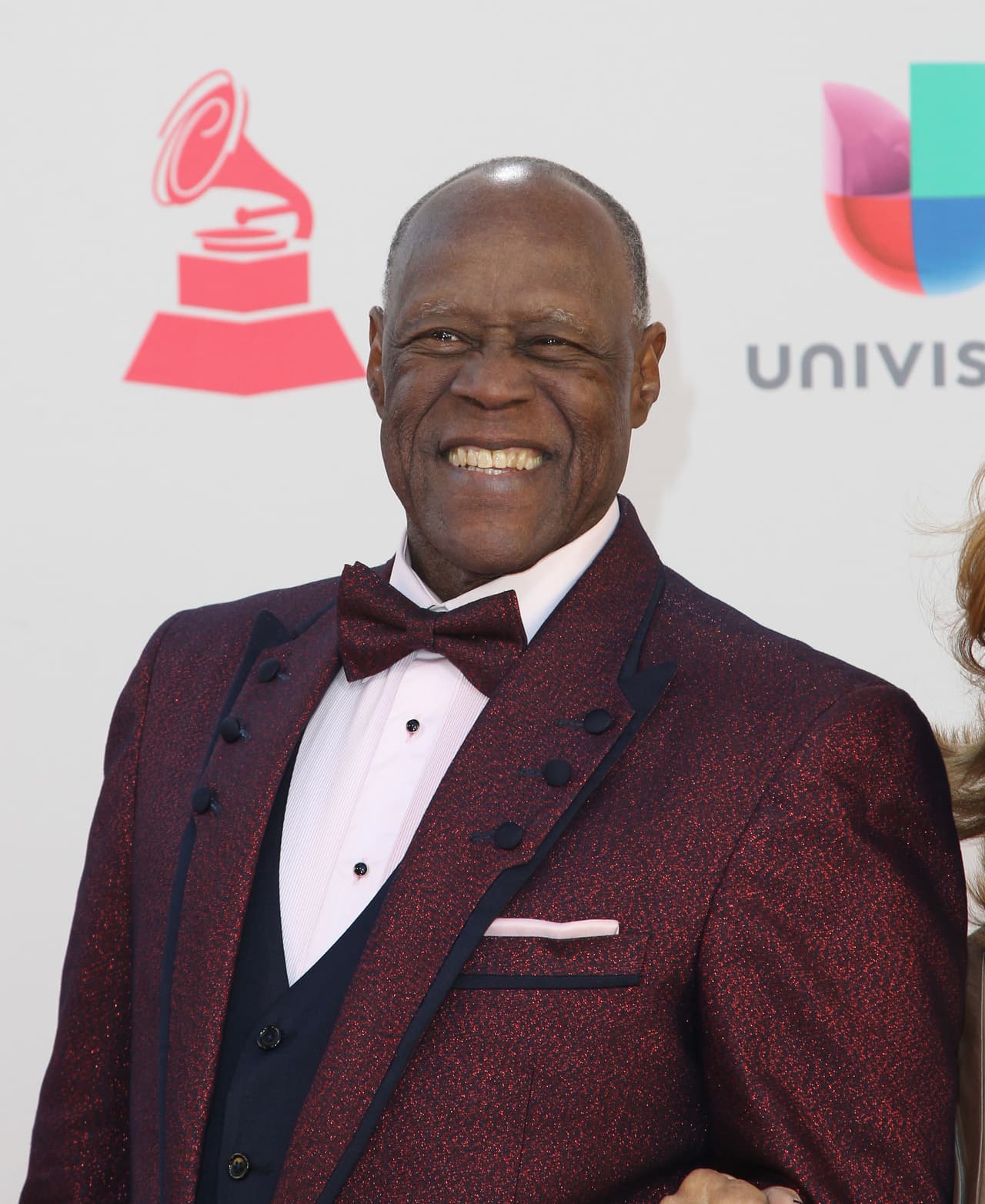 <b>Johnny Ventura, 81 años</b>
<br>
<br>Cantante
<br>
<br>(8 marzo 1940 – 28 julio 2021)
<br>
<br>Fue uno de los máximos exponentes del merengue a nivel mundial, acompañado de su grupo El Combo-Show. Entre sus grandes éxitos se encuentra canciones como el ‘Tabaco es fuerte, pero hay que fumarlo’, ‘Cuidado con el Cuabero’, ‘¿Tú Sabes a Qué Yo Vine?’, ‘Te Digo Ahorita’, ‘Salsa Pa' Tu Lechón’ y ‘El Pingüino’.
<br>