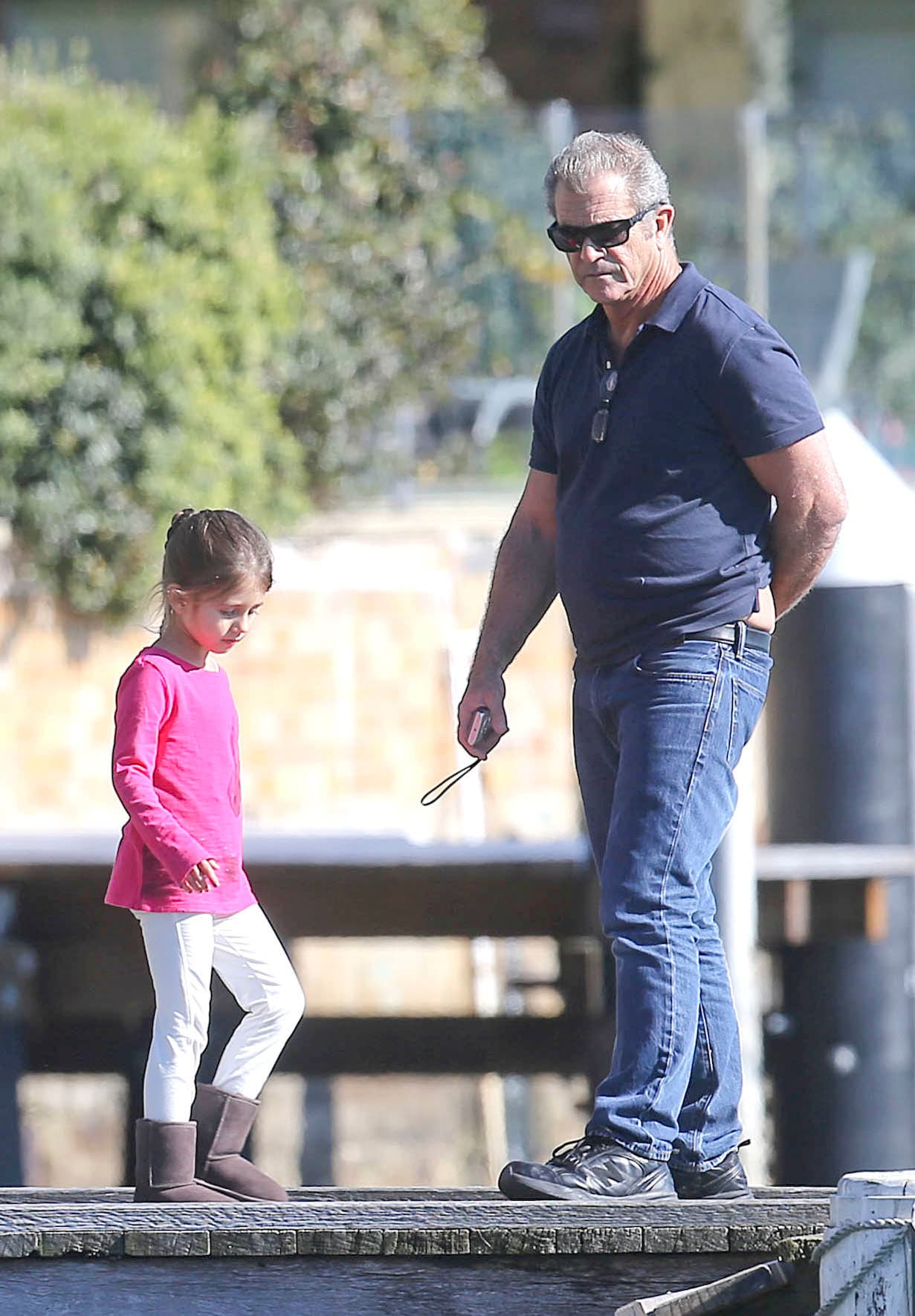 Y luego se rascó... ¿la espalda?