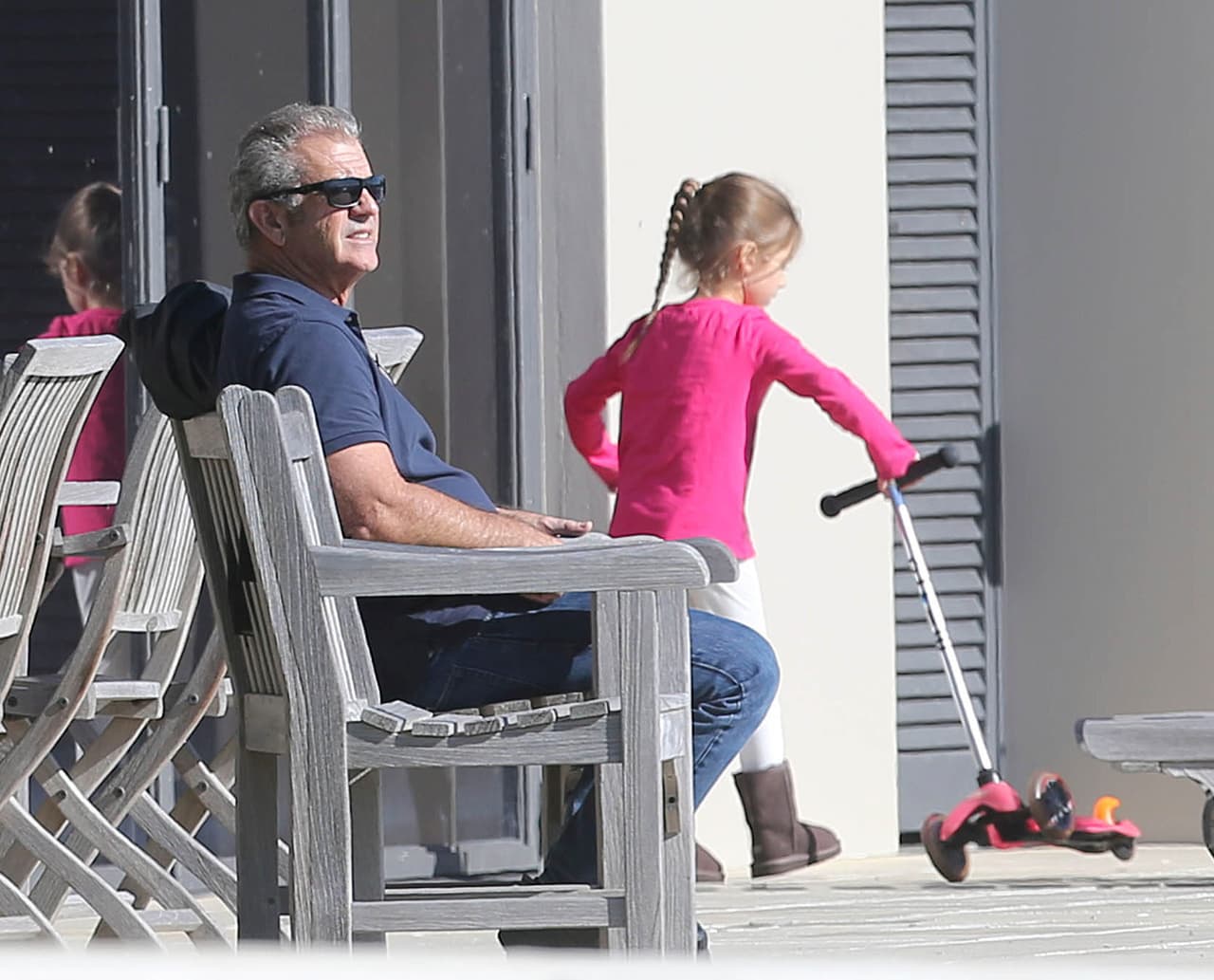 Así que Mel puede quedarse un mes entero con la pequeña mientras descansa en Australia.