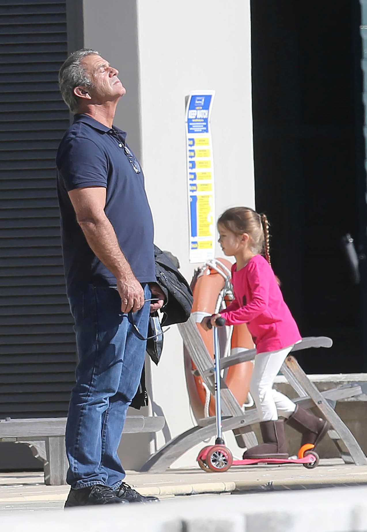 Luego se paró a tomar un poco de Sol.