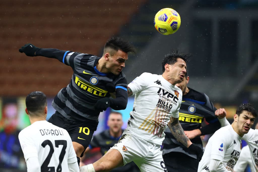 Inter aplastó al Benevento y sigue pensando en la cima