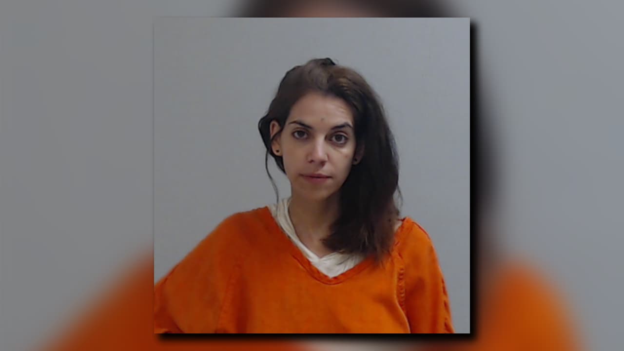 <b>Megan Alyssa Colone</b>, conocida con el alias Grace Beda. Es acusada de violación a la ley anticorrupción y de formar parte de una organización criminal, entre otros delitos.
<a href="https://www.univision.com/noticias/sucesos/tres-hombres-arrestados-en-mexicomuerte-de-taxista-uber-latina-atlanta-georgia">Fue capturada en México.</a>
<br>
<br>Colone fue la encargada de comprar los vehículos donde trasladaron a Rossana Delgado y el que utilizaron para fugarse a México, según documentos de la fiscalía.