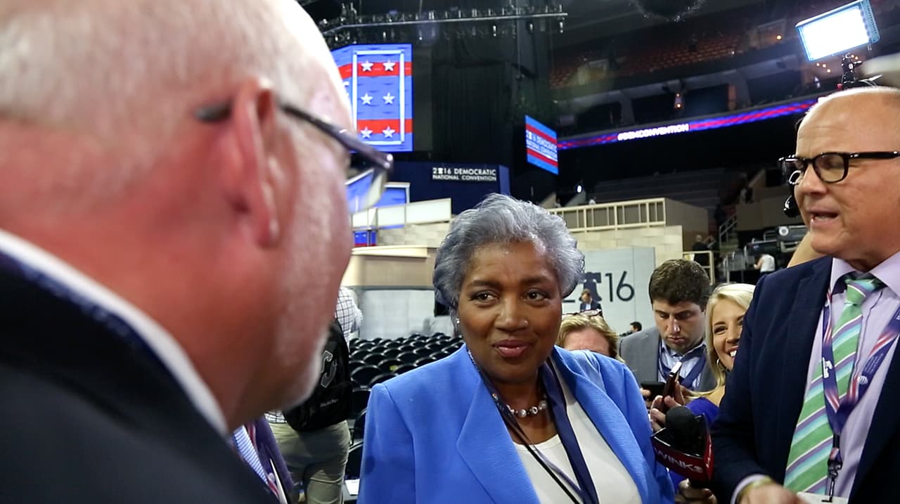 Tras guerra contra el Partido Demócrata, la campaña de Sanders ve a una aliada en su nueva presidenta 