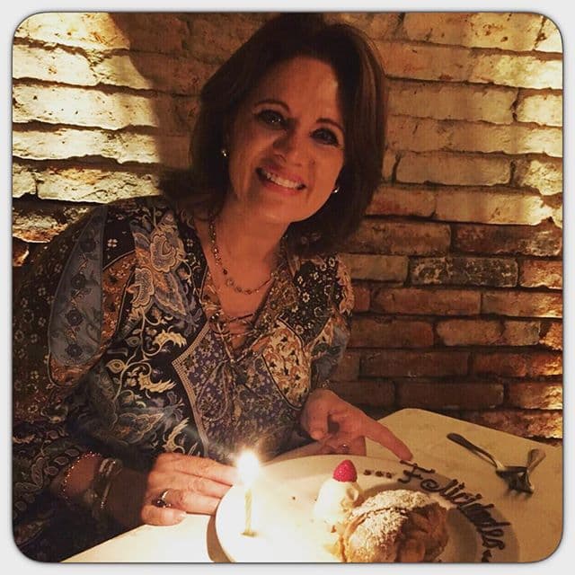 En el 2017 tiene el cabello teñido de castaño oscuro para su nuevo papel en la telenovela 'La doble vida de Estela Carrillo'.