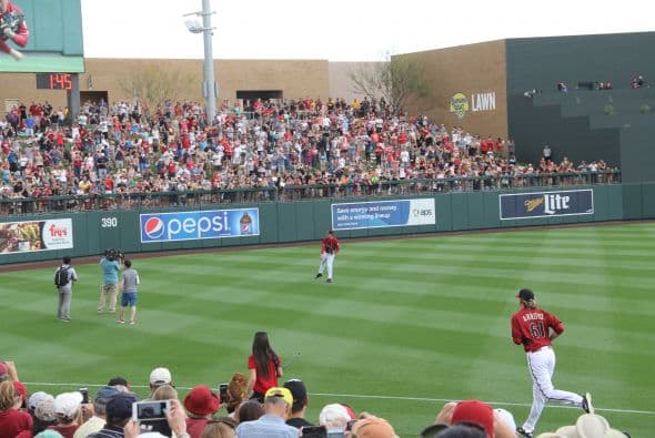 ¡El famoso comediante Will Ferrell se lució jugando con 10 equipos diferentes de la MLB  en cinco partidos del Spring Training en un solo día! Mientras los fans le hacían porras al comediante, éste les hacía bromas desde la cancha. Su hazaña fue grabada para una producción televisiva que será transmitida por HBO a finales de año.