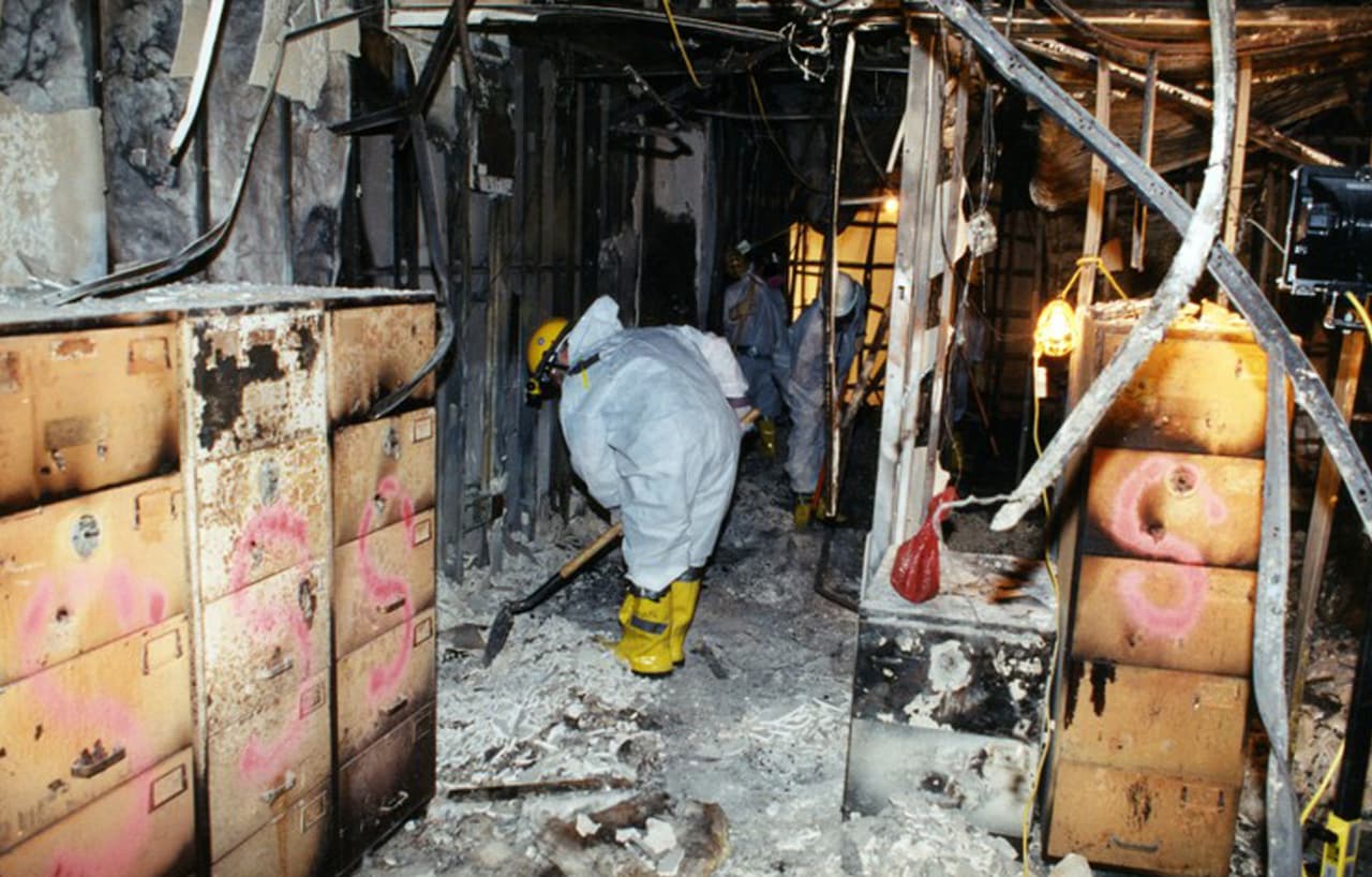Luego del impacto del avión, los primeros esfuerzos de rescate fueron llevados a cabo por los empleados militares y civiles dentro del edificio.