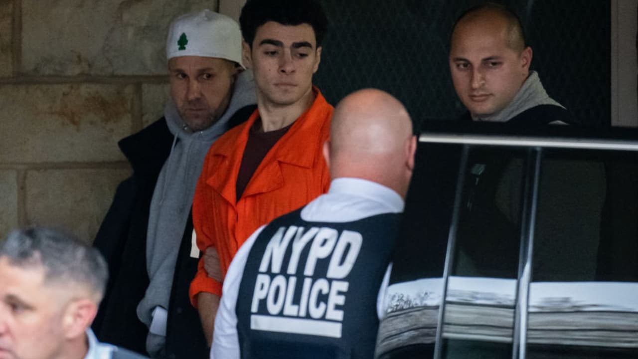 Luigi Mangione es extraditado a NY para ser juzgado por asesinato de CEO de Unitedhealthcare