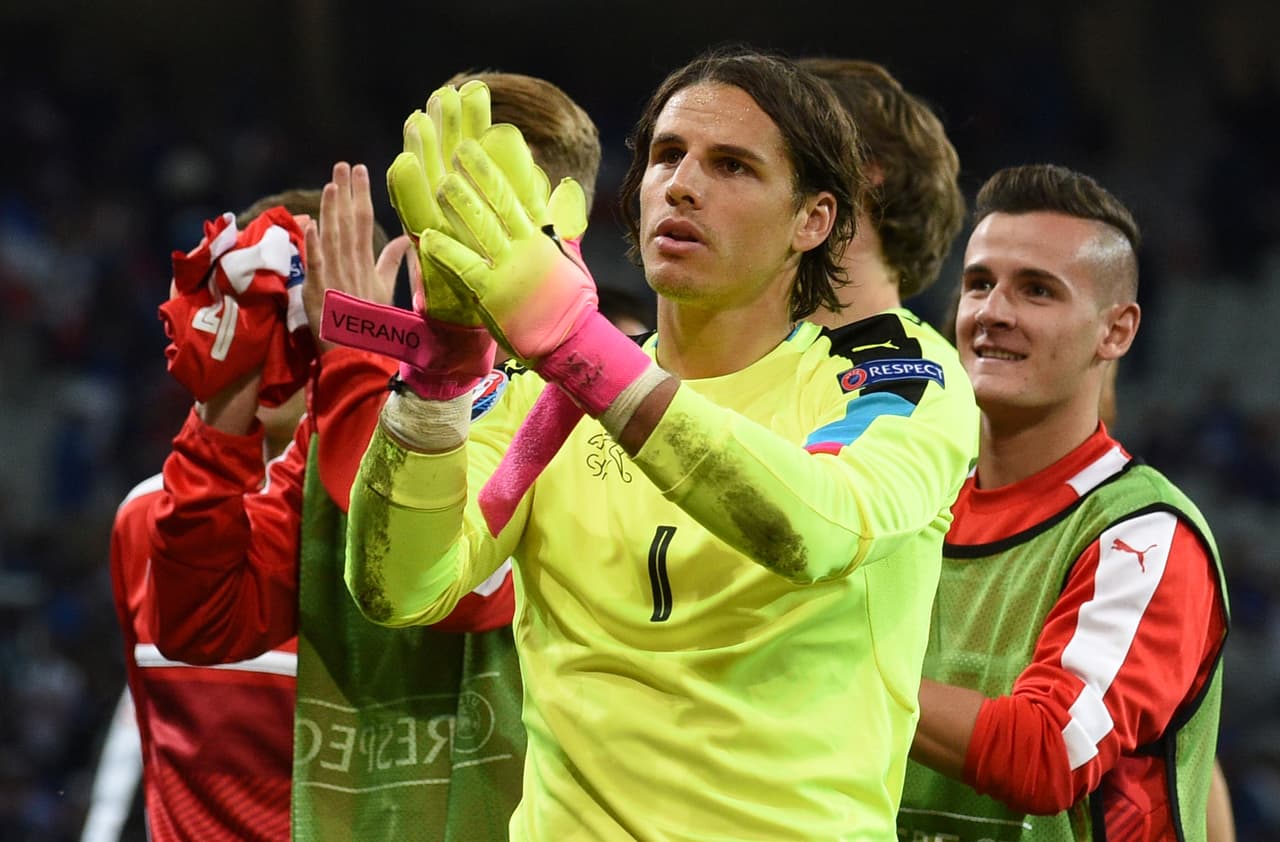 Este portero es suizo y se llama Yann Sommer. Es uno de los mejores de la Bundesliga y podría seguir los pasos de André Ter Stegen yéndose a un club grande de la liga española.