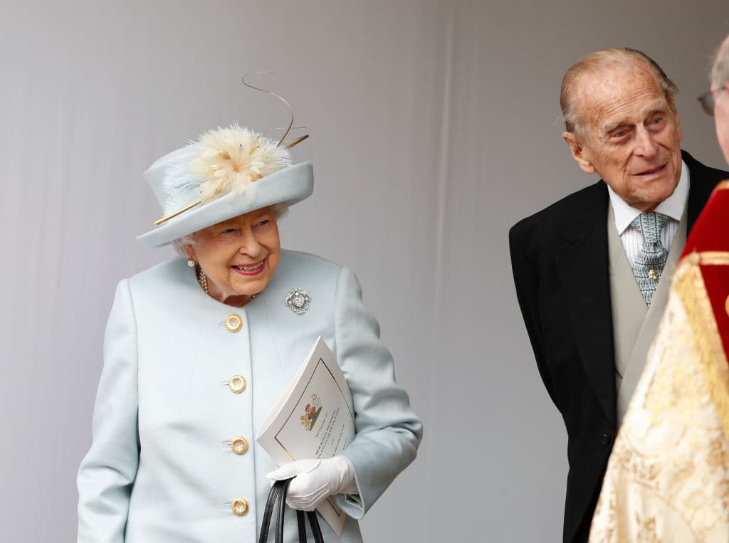 Foto de archivo de la Reina Isabel y el príncipe Felipe, duque de Edinburgo, tras asistir a una boda de un familiar en 2018.