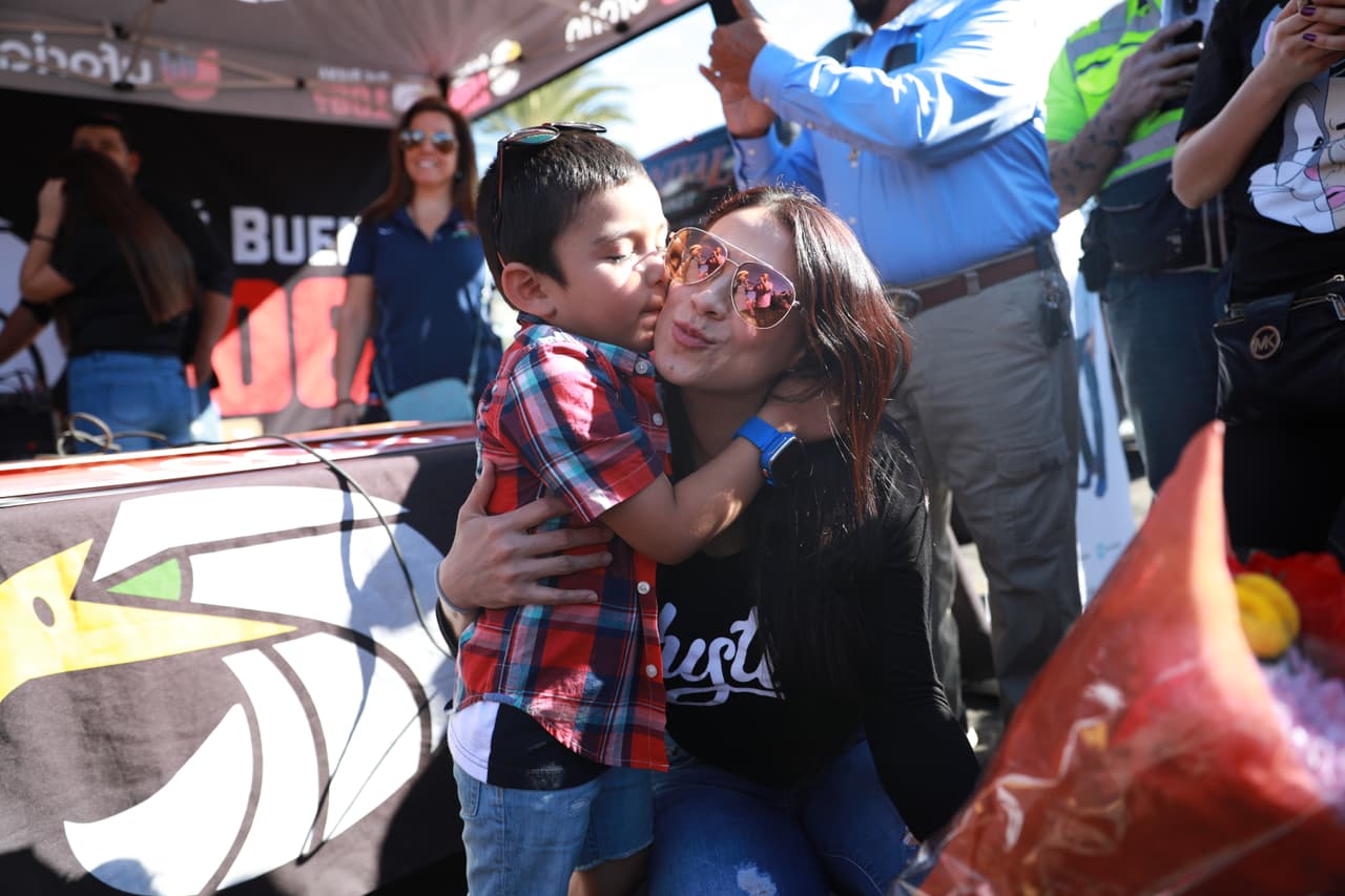 ¿Y qué creen? 
<b>Carla</b> también recibió una declaración de amor de un pequeño fan que demostró tener más valor que muchos.
