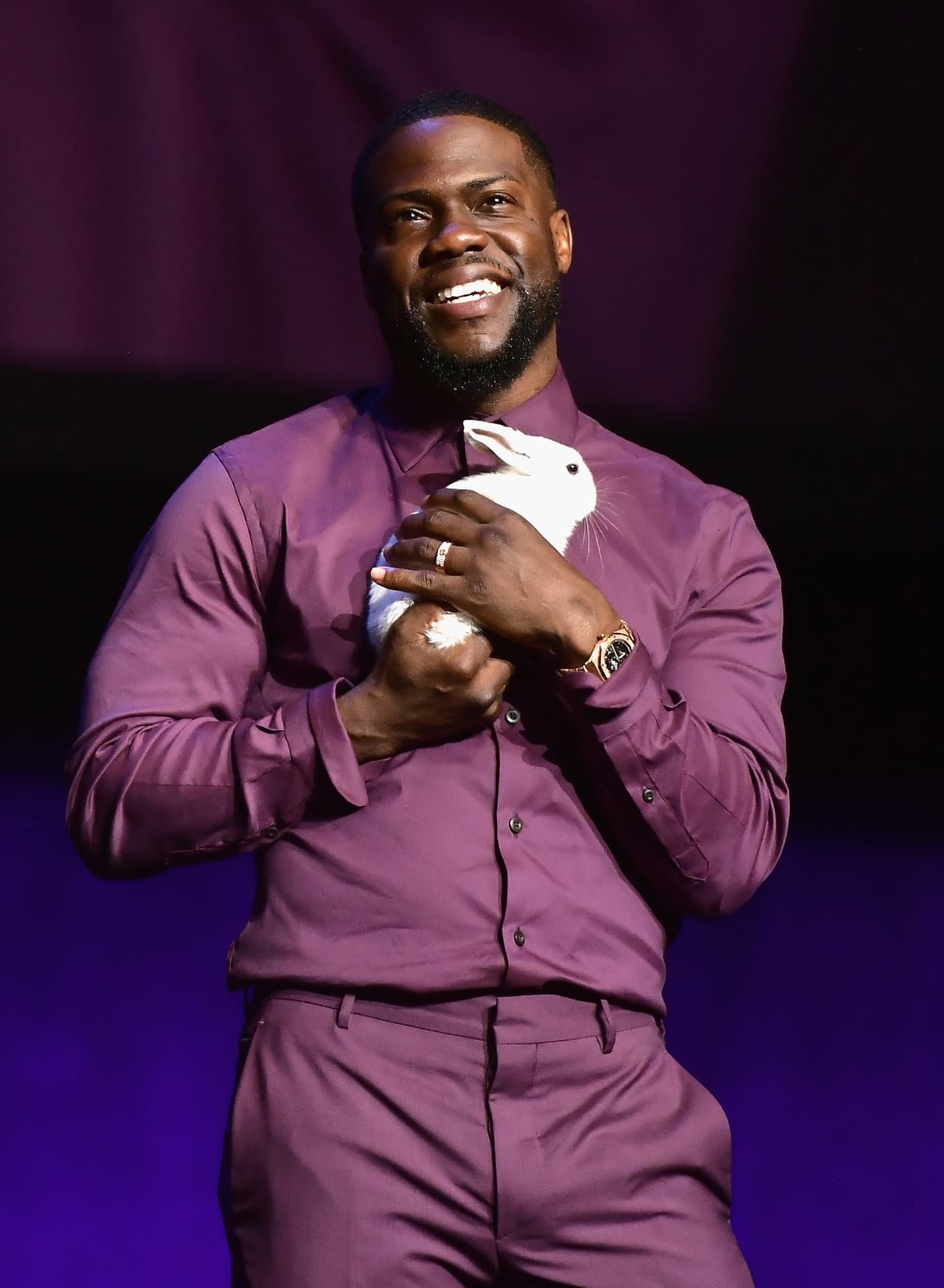 Ante los hechos varios famosos mostraron su indignación y tristeza por la situación que vive el país, uno de ellos fue 
<b>Kevin Hart</b>. El actor señaló la diferencia de trato que hay con los manifestantes, pues dijo que si fueran afroamericanos sería otro escenario.