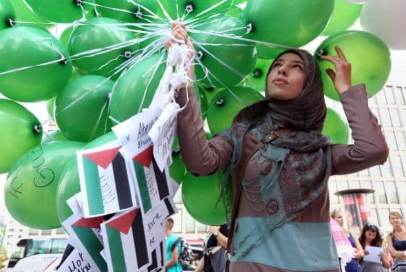 Con globos verdes pidieron paz en el territorio de Gaza.